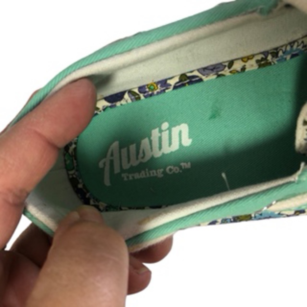 NWOT Austin Trading Co Floral Pattern Sneakers Size 6 - Picture 6 of 6